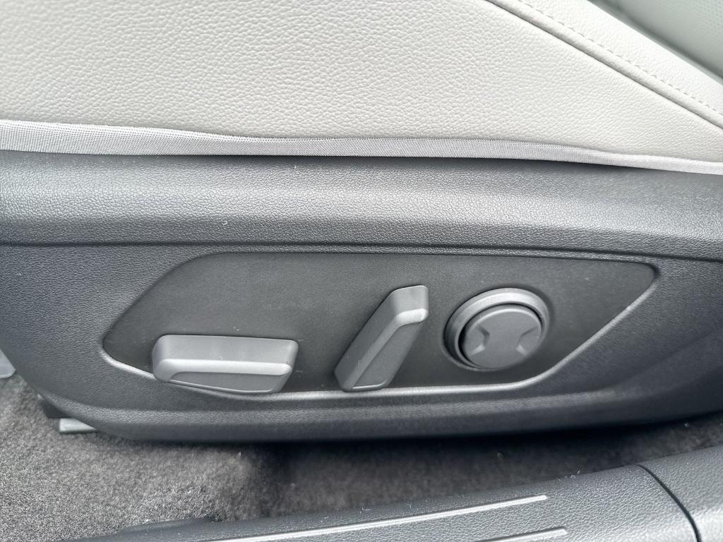 new 2025 Hyundai Elantra car, priced at $27,787