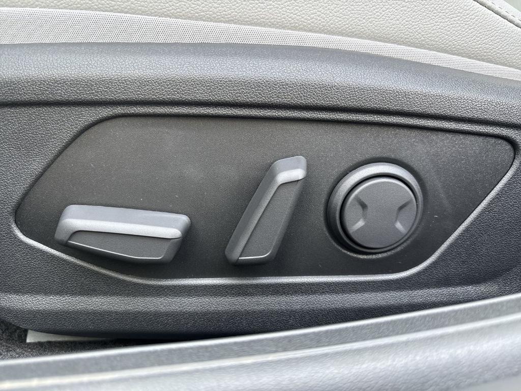 new 2025 Hyundai Elantra car, priced at $27,243