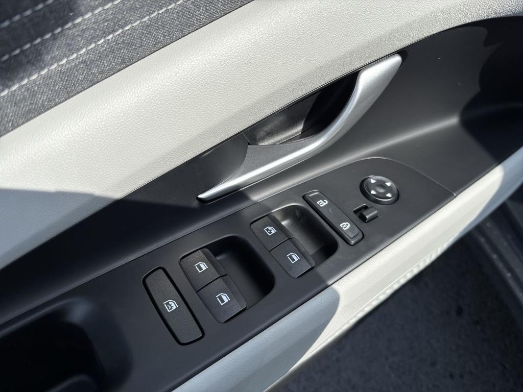 new 2025 Hyundai Elantra car, priced at $27,243