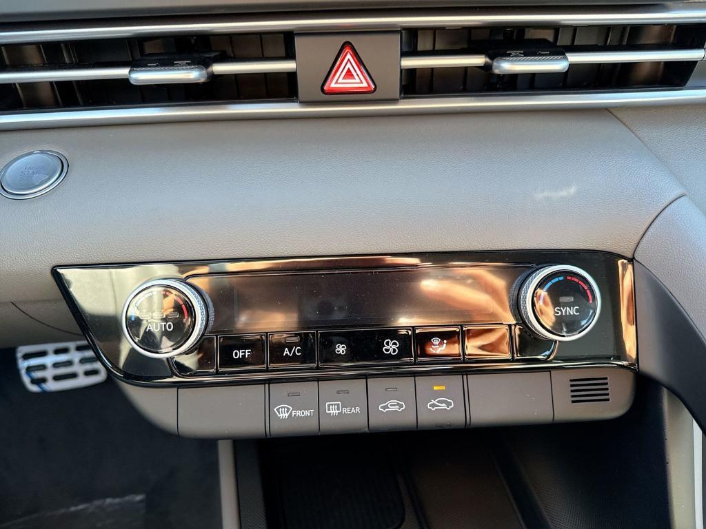 new 2025 Hyundai Elantra car, priced at $23,776