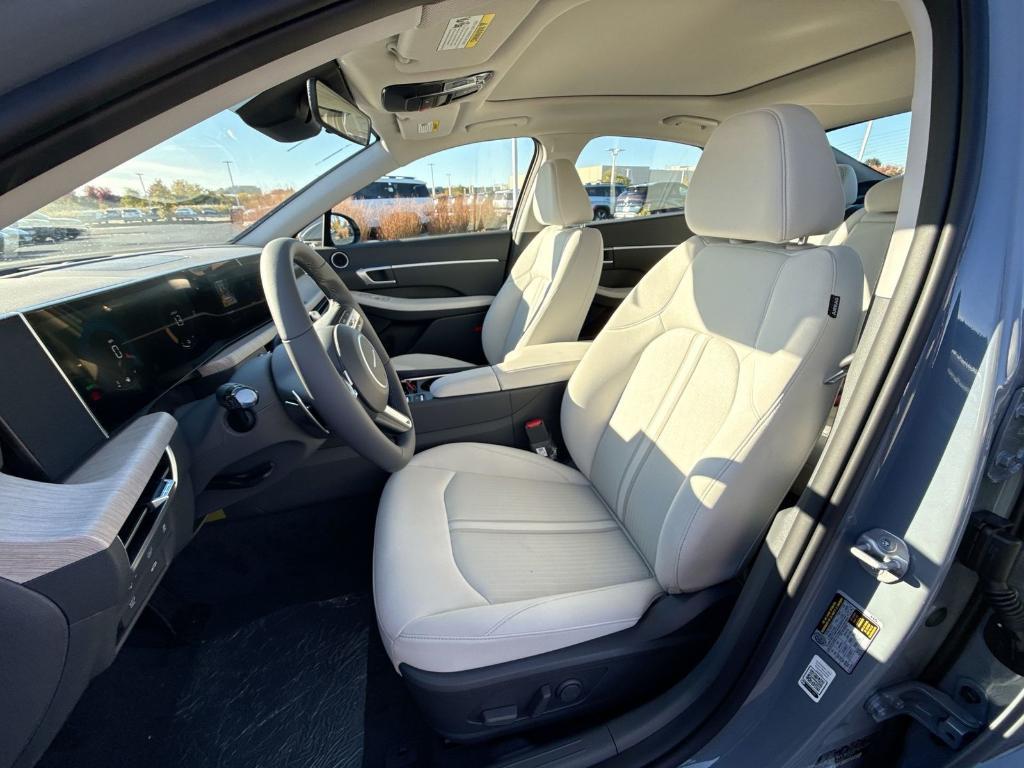 new 2026 Hyundai Sonata Hybrid car, priced at $33,338