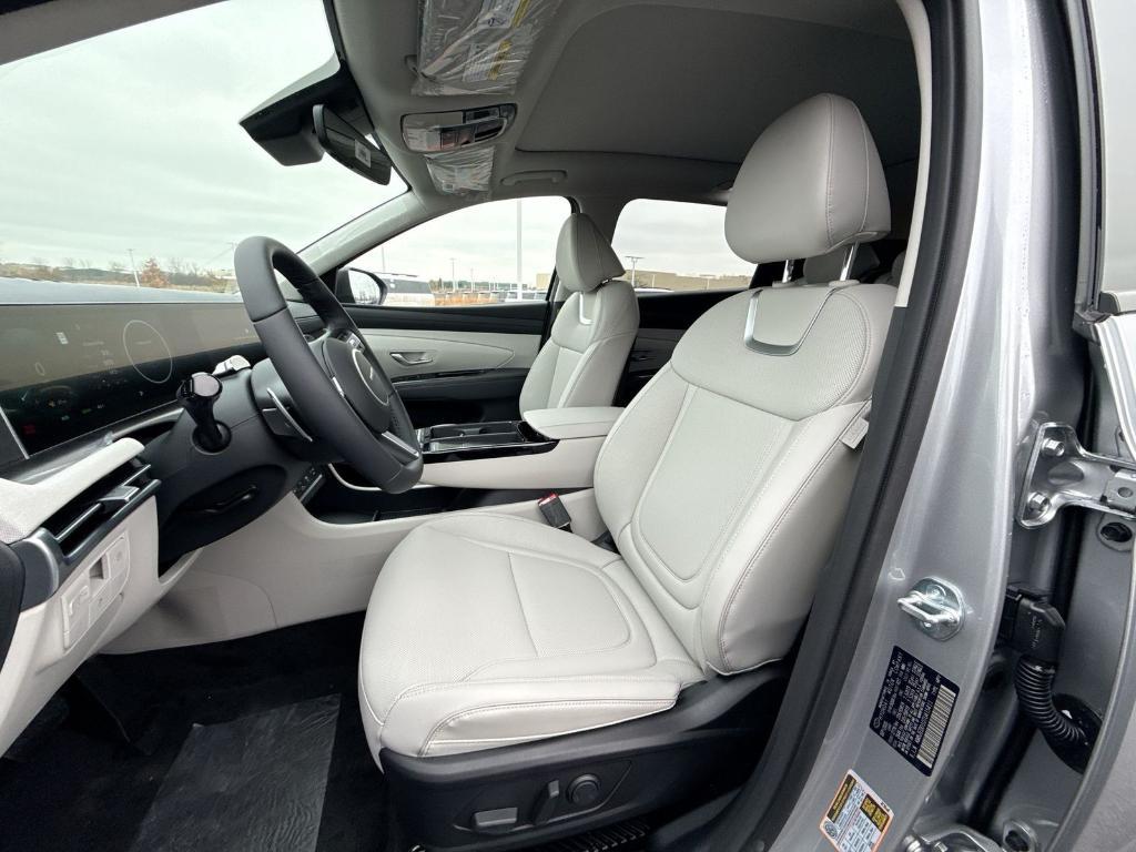 new 2026 Hyundai TUCSON Hybrid car, priced at $40,710
