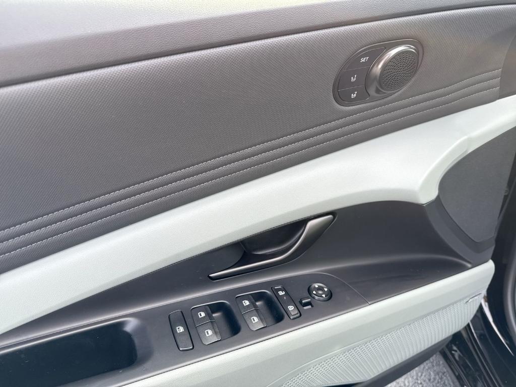 new 2025 Hyundai ELANTRA HEV car, priced at $28,587