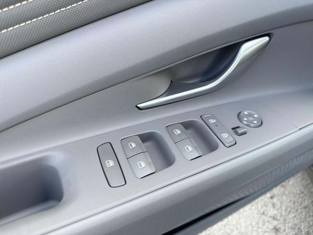 new 2025 Hyundai Elantra car, priced at $23,776