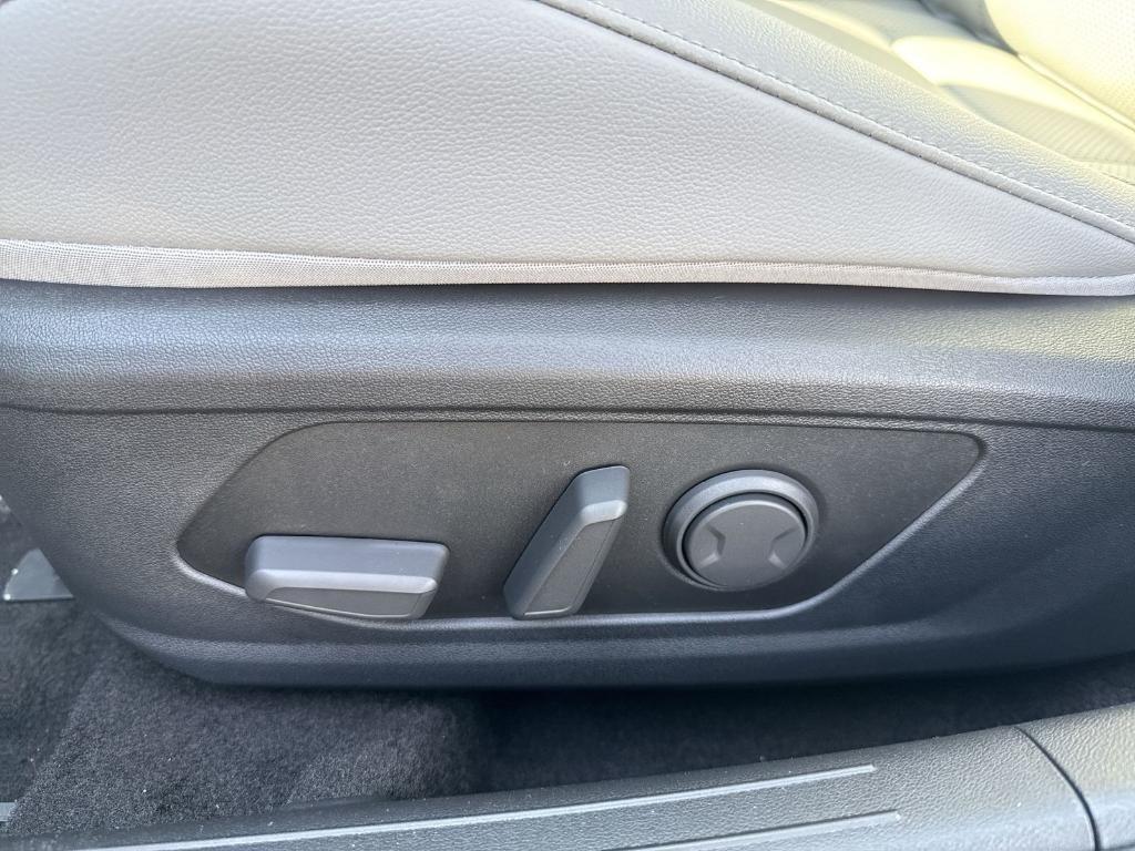 new 2025 Hyundai Elantra car, priced at $27,800