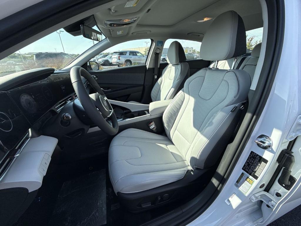 new 2025 Hyundai Elantra car, priced at $27,800