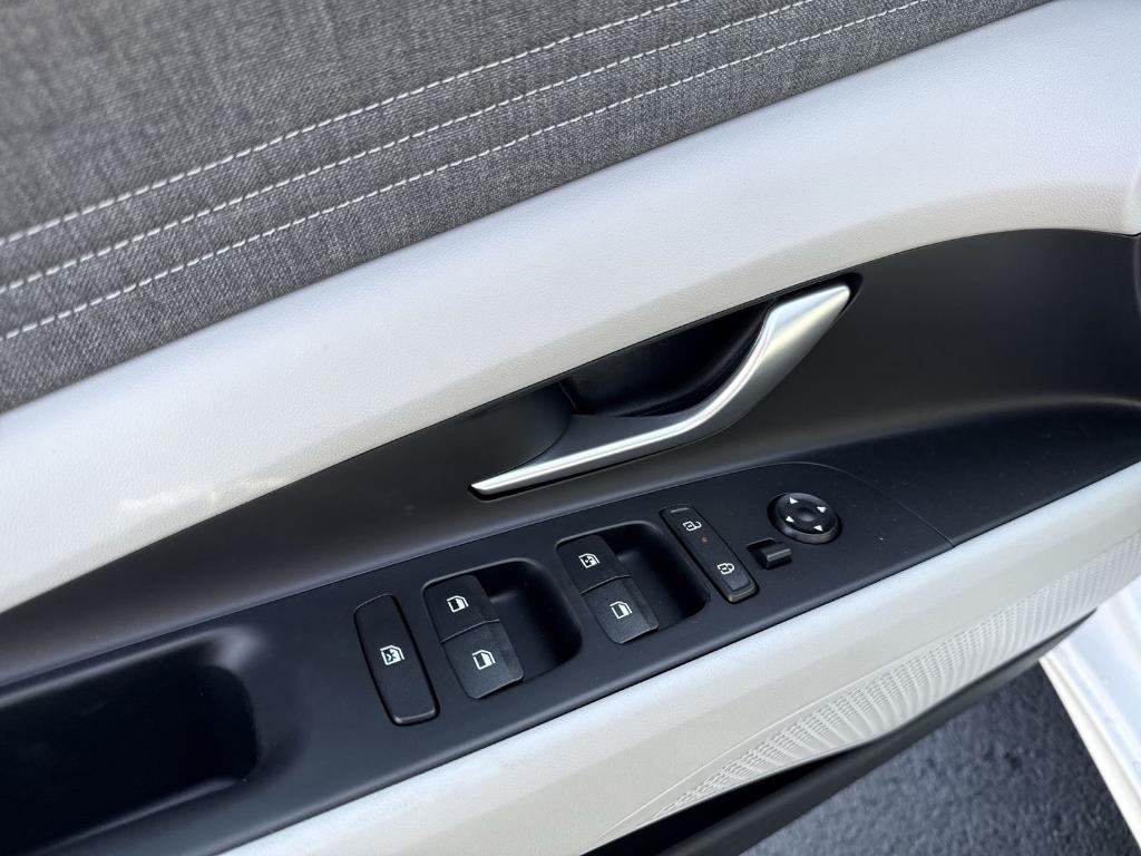 new 2025 Hyundai Elantra car, priced at $27,800