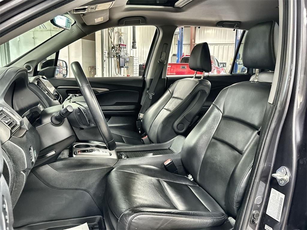 used 2022 Honda Pilot car, priced at $28,097