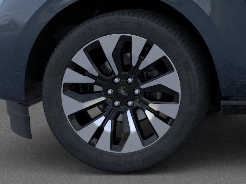 new 2025 Ford Expedition car, priced at $78,762