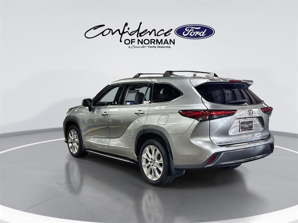 used 2021 Toyota Highlander car, priced at $30,842