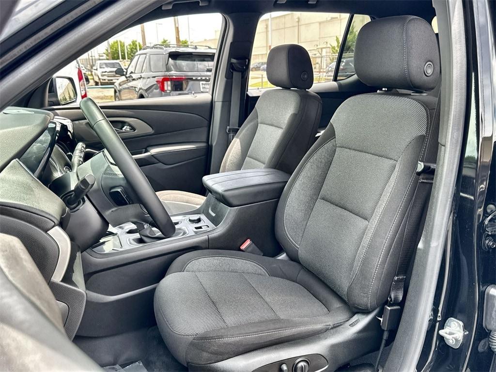 used 2023 Chevrolet Traverse car, priced at $26,351