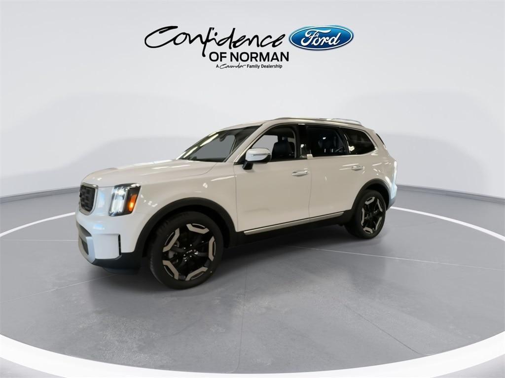 used 2023 Kia Telluride car, priced at $34,102