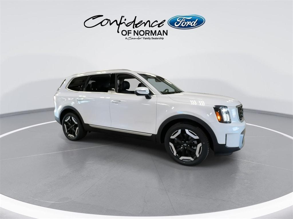 used 2023 Kia Telluride car, priced at $34,102