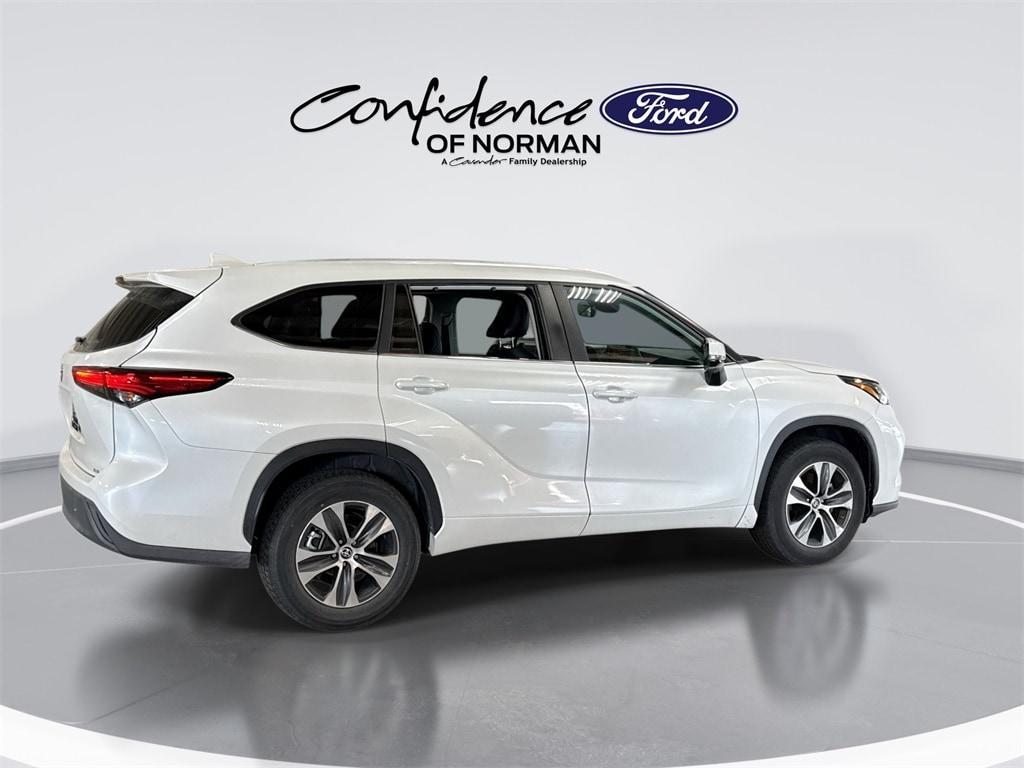 used 2023 Toyota Highlander car, priced at $32,763