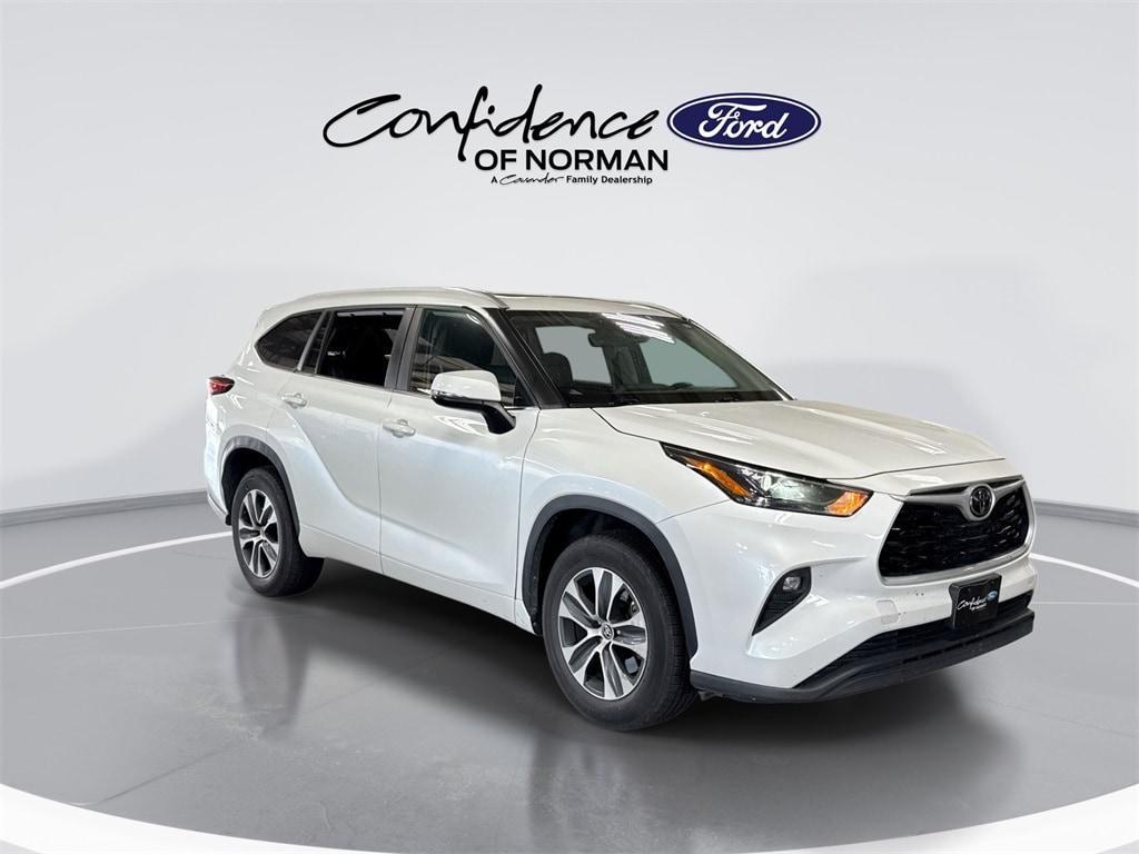 used 2023 Toyota Highlander car, priced at $32,763