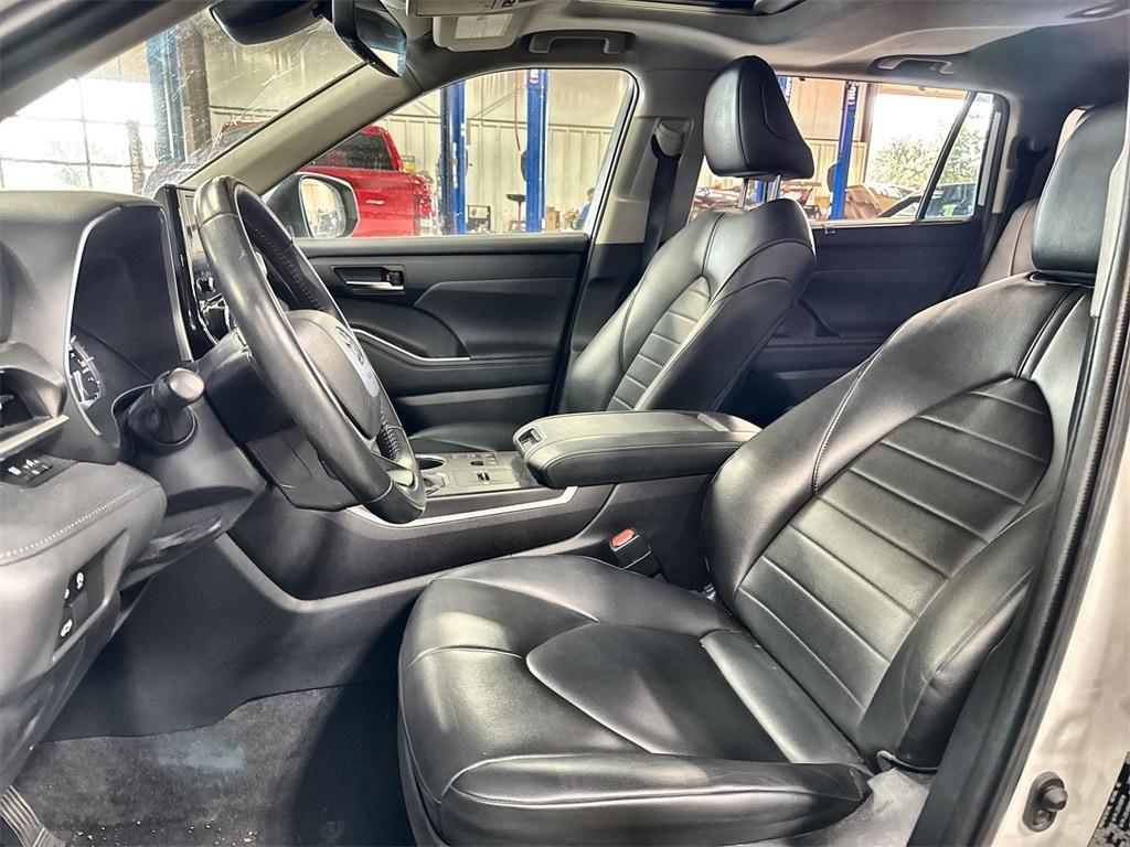 used 2023 Toyota Highlander car, priced at $32,763