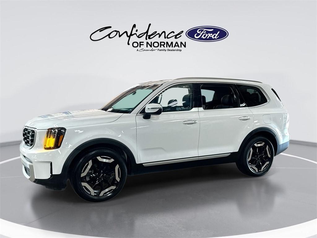used 2024 Kia Telluride car, priced at $32,387