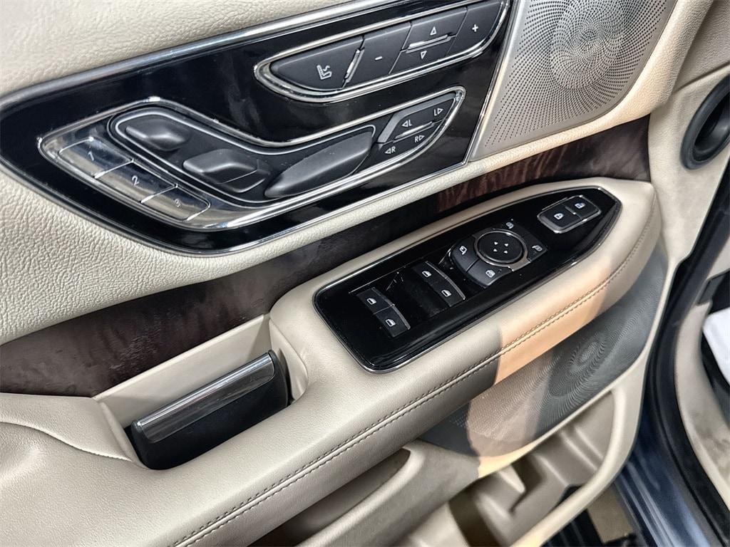 used 2019 Lincoln Navigator L car, priced at $30,123