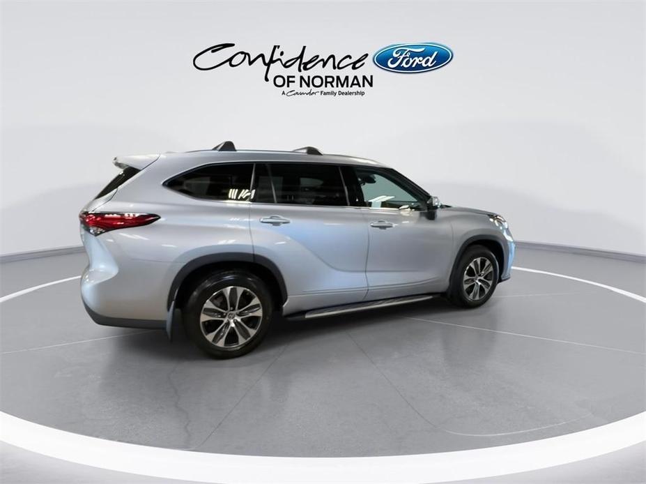 used 2021 Toyota Highlander car, priced at $27,481