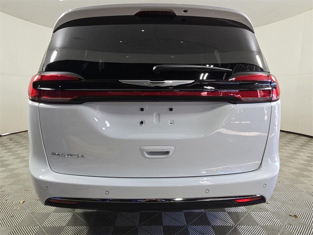 used 2025 Chrysler Pacifica car, priced at $39,698