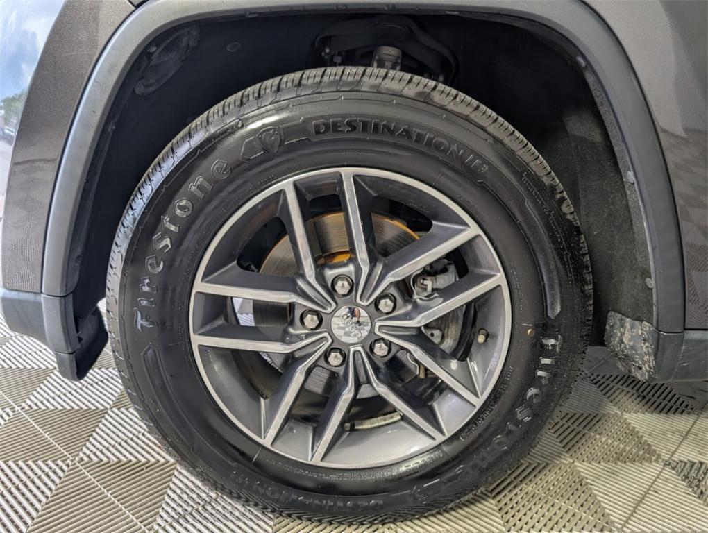 used 2017 Jeep Grand Cherokee car, priced at $14,398