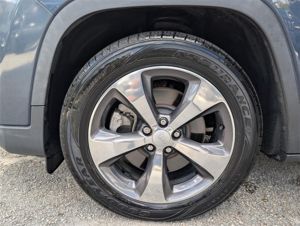 used 2020 Jeep Cherokee car, priced at $18,688