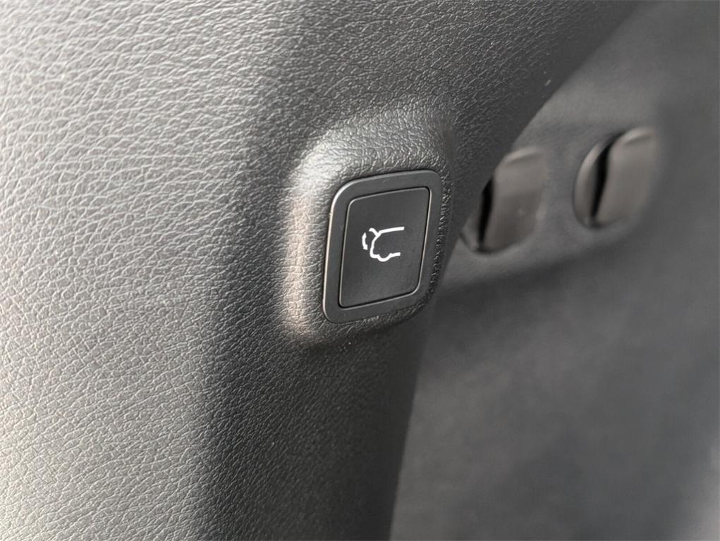 used 2020 Jeep Cherokee car, priced at $18,688