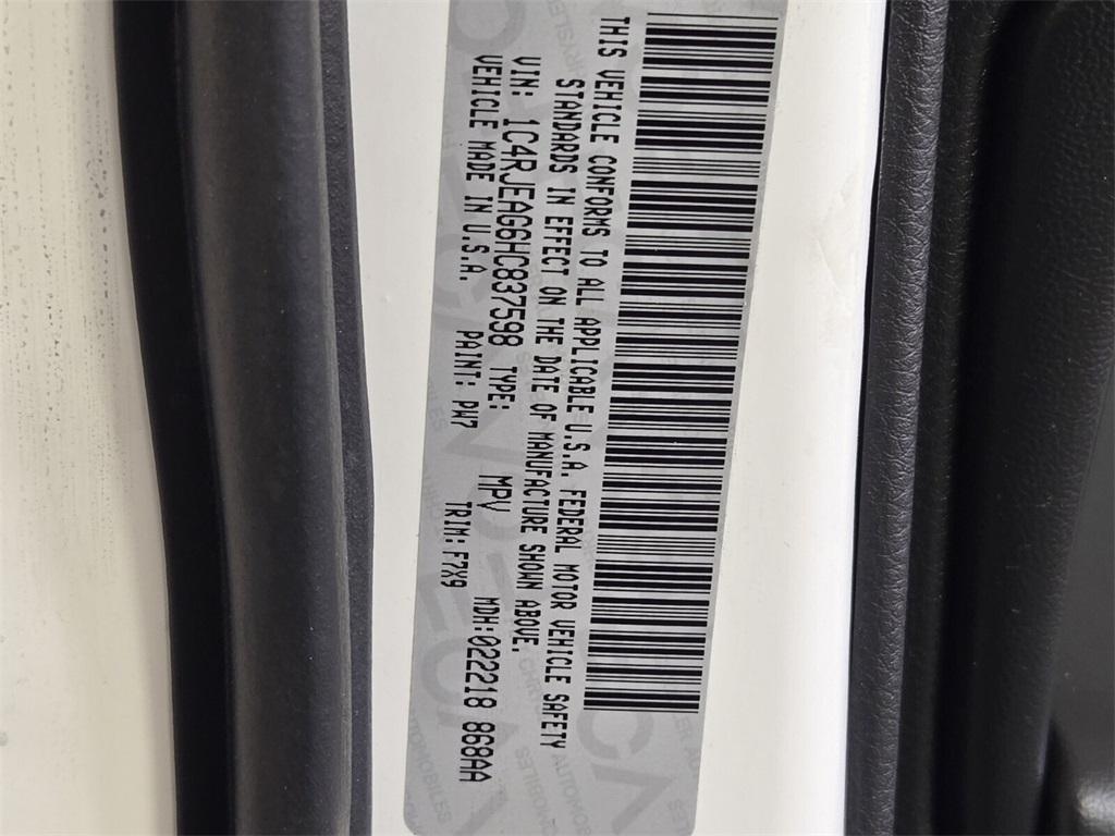 used 2017 Jeep Grand Cherokee car, priced at $12,458