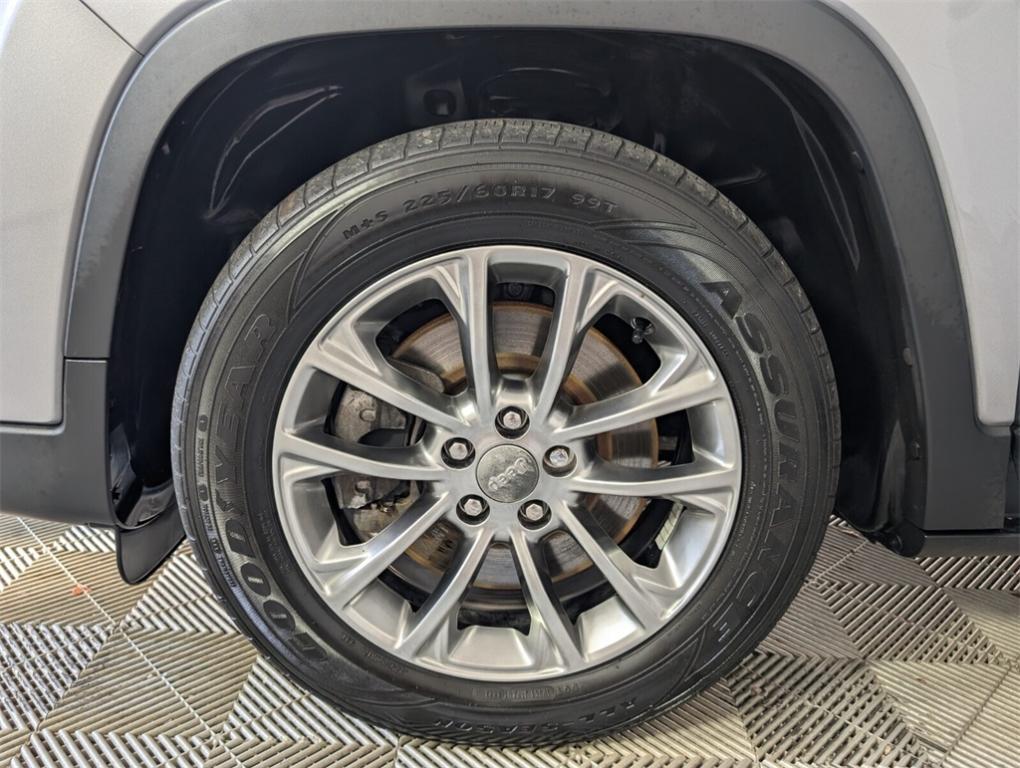 used 2021 Jeep Cherokee car, priced at $18,988