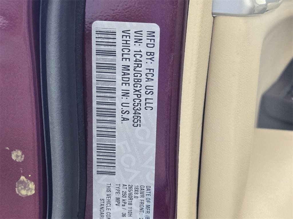 used 2023 Jeep Grand Cherokee car, priced at $19,398