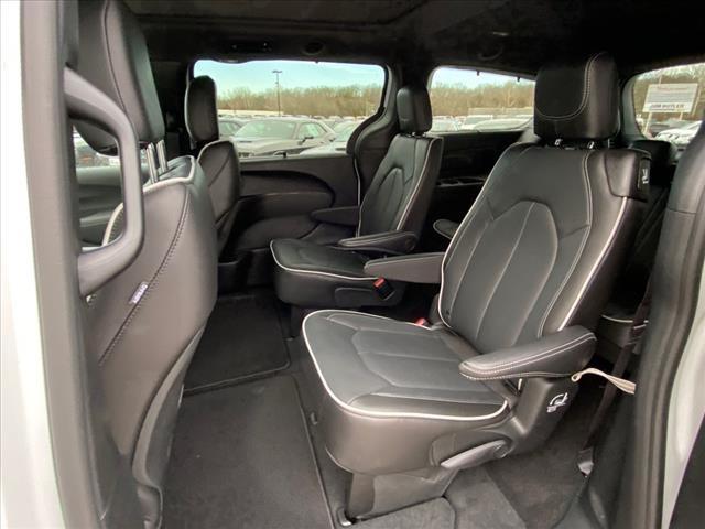new 2024 Chrysler Pacifica car, priced at $47,448