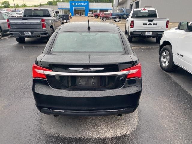 used 2011 Chrysler 200 car