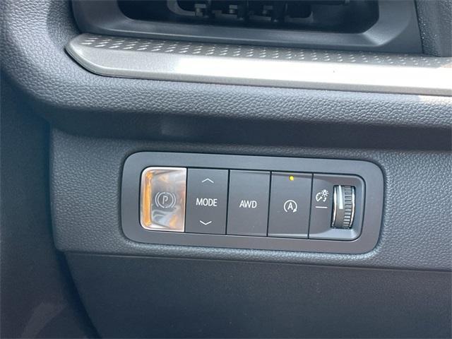new 2025 Chevrolet Traverse car, priced at $44,940