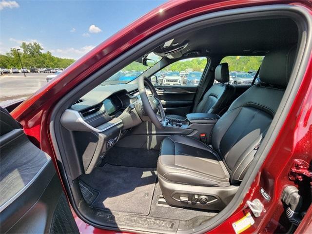 new 2025 Jeep Grand Cherokee car, priced at $40,506