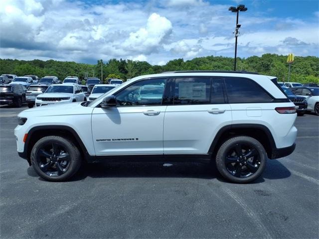 new 2025 Jeep Grand Cherokee car, priced at $45,487