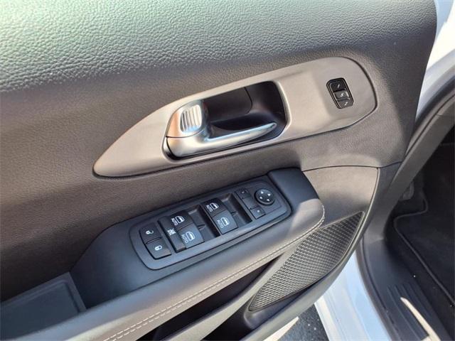 new 2025 Chrysler Pacifica car, priced at $37,719