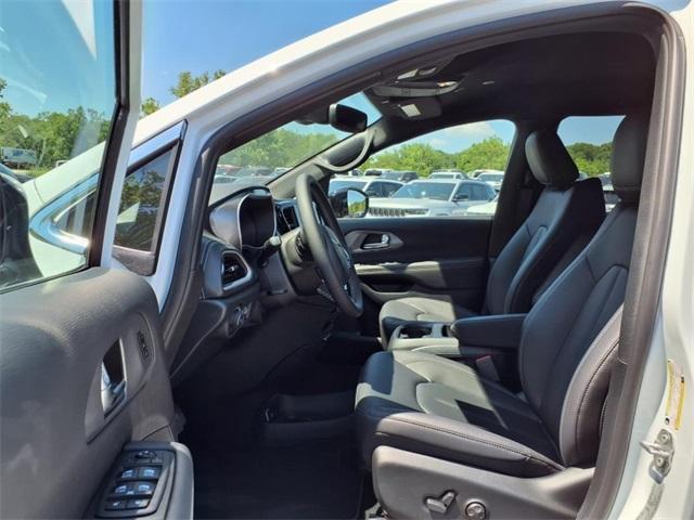 new 2025 Chrysler Pacifica car, priced at $37,719
