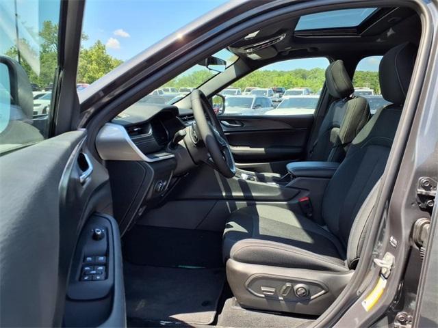 new 2025 Jeep Grand Cherokee car, priced at $37,434