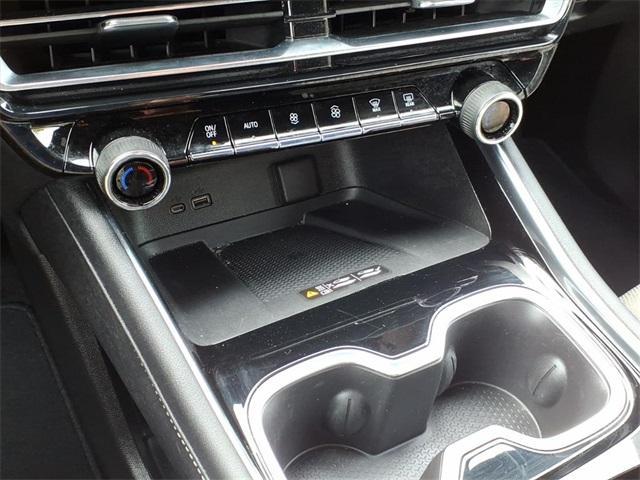 used 2025 Chevrolet Traverse car, priced at $38,924