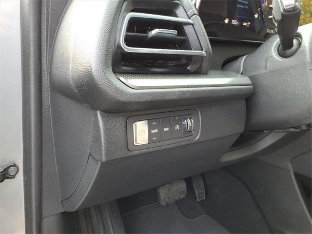used 2025 Chevrolet Traverse car, priced at $38,924