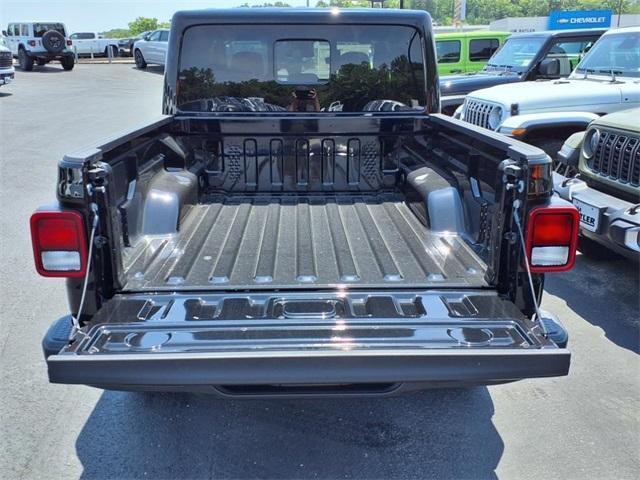 new 2025 Jeep Gladiator car, priced at $42,037