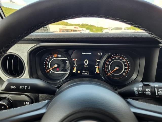 new 2025 Jeep Wrangler car, priced at $45,398