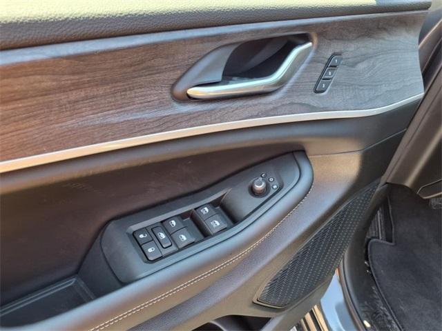 new 2025 Jeep Grand Cherokee car, priced at $41,484