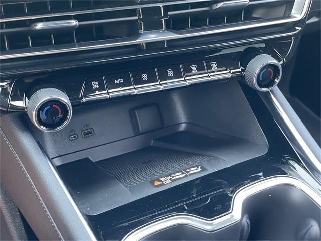 new 2025 Chevrolet Traverse car, priced at $42,195