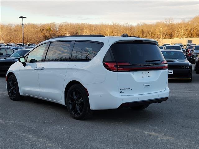 new 2024 Chrysler Pacifica car, priced at $41,539