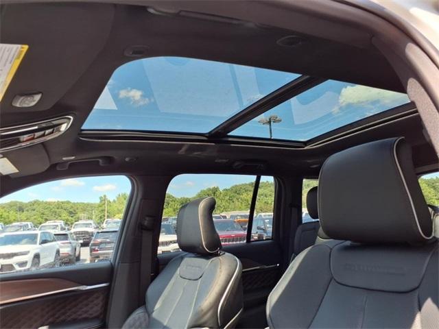 new 2025 Jeep Grand Cherokee car, priced at $57,249
