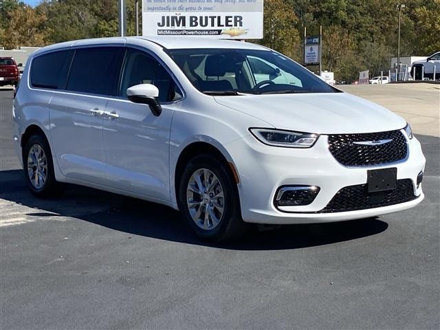 used 2023 Chrysler Pacifica car, priced at $34,991