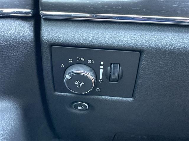 used 2015 Jeep Grand Cherokee car, priced at $13,934