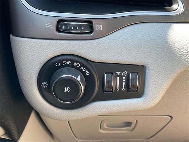 used 2020 Jeep Cherokee car, priced at $21,182