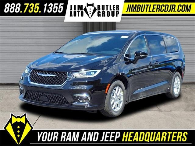 new 2025 Chrysler Pacifica car, priced at $37,695